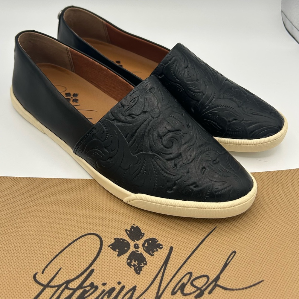 Patricia Nash 6.5 M Lola Tooled Leather Slip On Shoes loafer Black Floral Flats